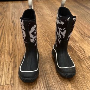 Muck boots. Cow print. Kids size 12. Good used condition.